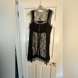 The dress says size 4 but is a Medium this is a French dress